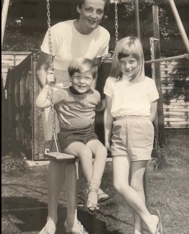 Prințesa Diana și Charles Spencer în copilărie/foto Instagram