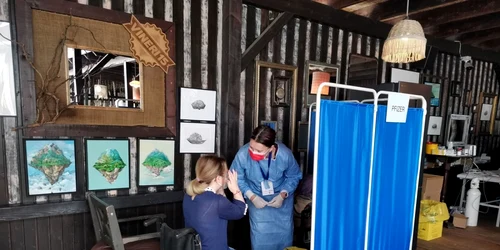 Vaccinare cool pe o terasă din Timişoara FOTO Ş.Both