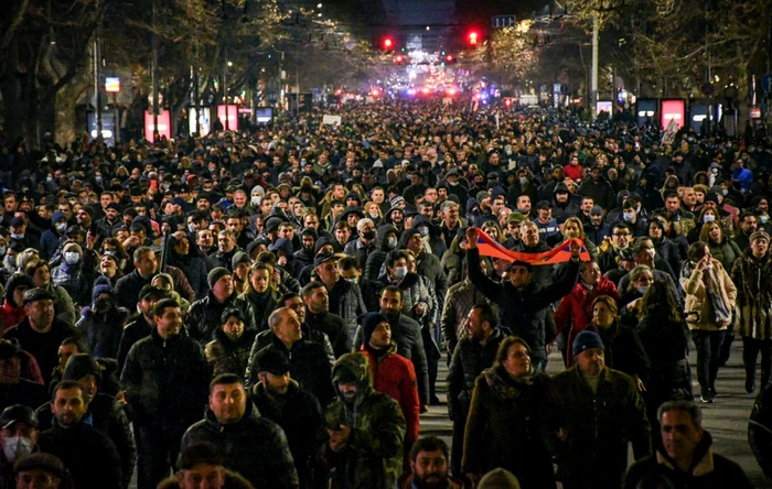 Marş de sustţnere pentru Nikol Paşinian FOTO EPA-EFE