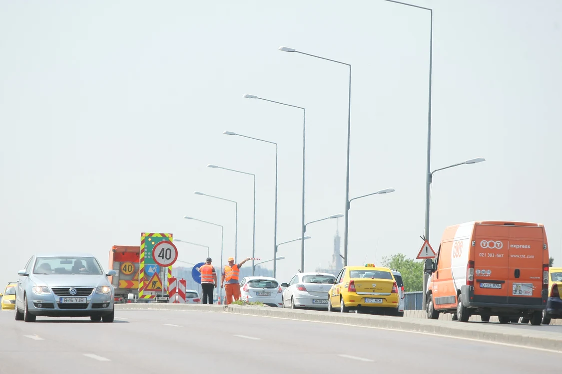 
    Muncitorii au restricționat circulația începând cu ora 10.00  