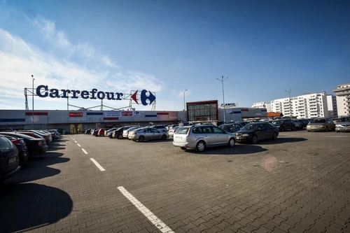 Băiat de 12 ani, înjunghiat în parcarea unui mall din SibiuFoto: Turnul Sfatului