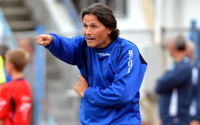 Antrenorul ieşenilor Nicolo Napoli a ajuns cu echipa sa în Europa