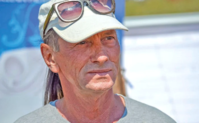 Activitate febrilă pe pontoaneFoto: Mihai Ionescu