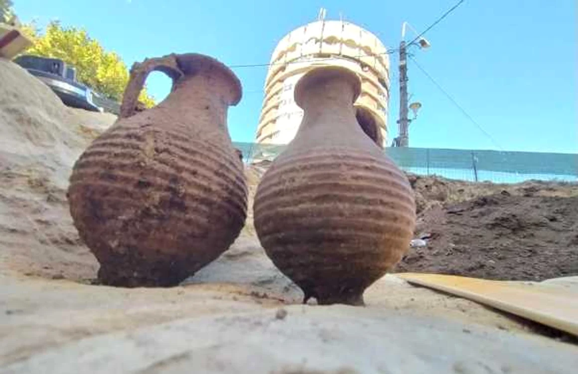 Morminte antice descoperite la Constanţa Colecţie Octavian Mitroi