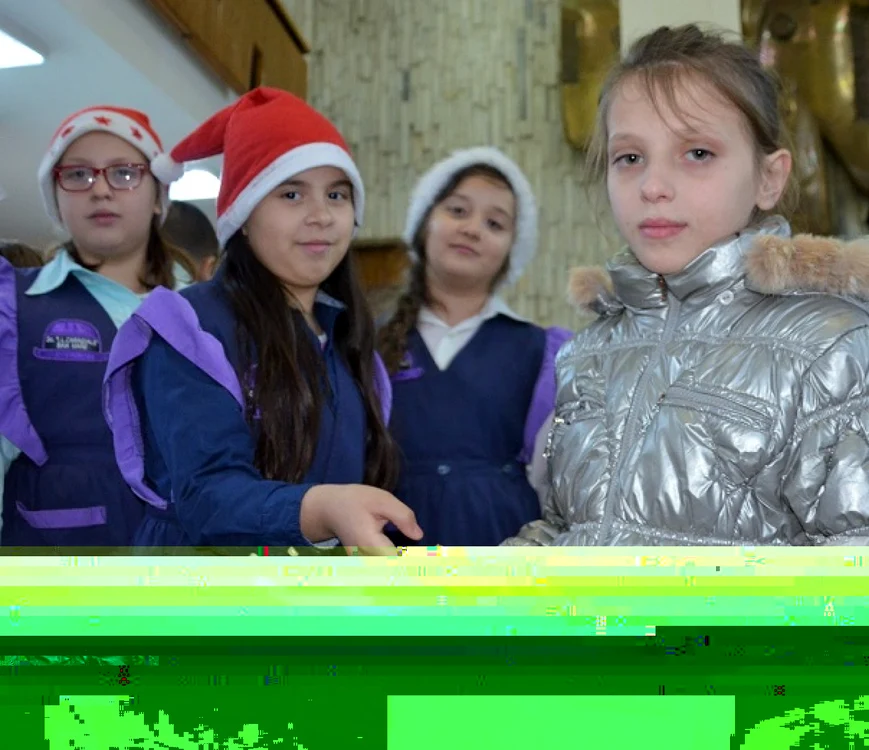 Cadouri pentru copii instituţionaizaţi    Foto: Prefectura MM