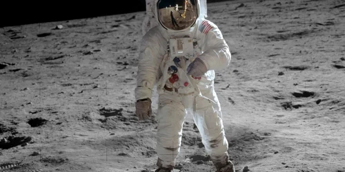 Calendar 21 iulie: 1969   Neil Armstrong și Edwin „Buzz” Aldrin au devenit primii oameni care au pășit pe Lună jpeg