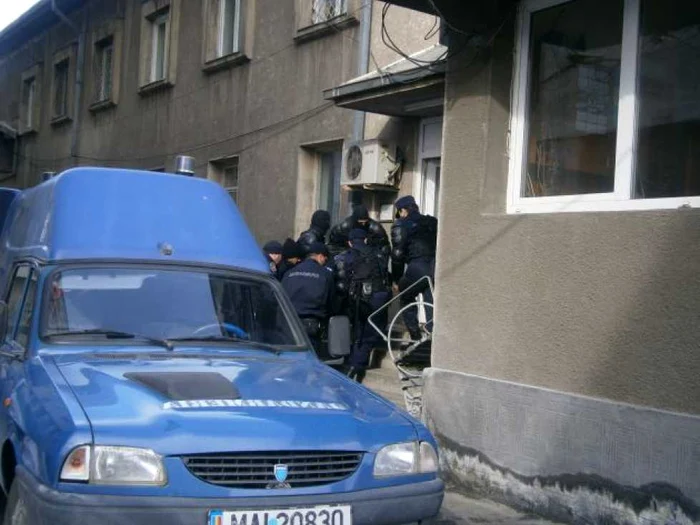 Cel de-al doilea seif a fost dus la sediul poliţiei