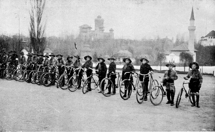 Sectia cercetasilor ciclisti, cohorta Păstorul Bucur în 1914 Colecție cercatasia.ro