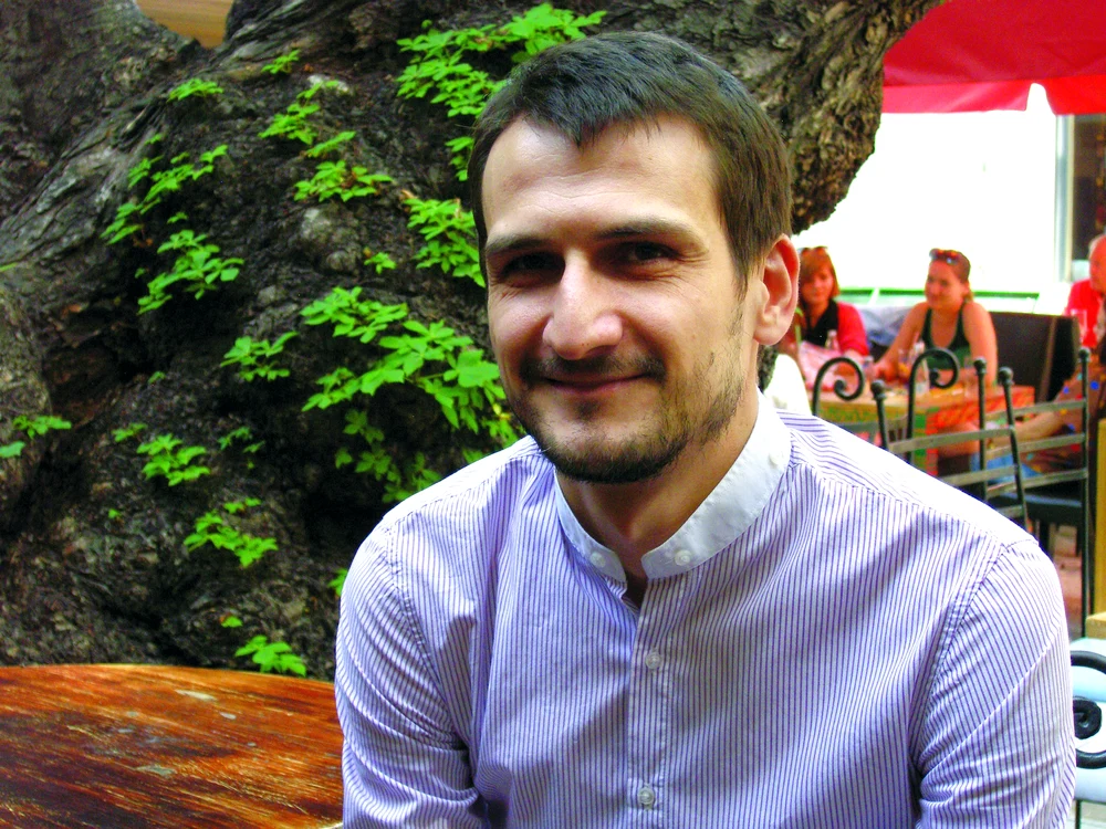 Dragoş Dodu   Editor şef, info carte ro jpeg