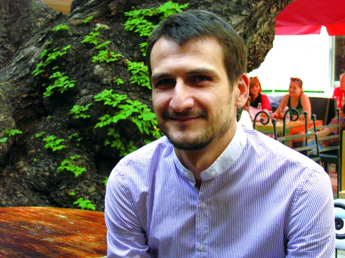 Dragoş Dodu   Editor şef, info carte ro jpeg