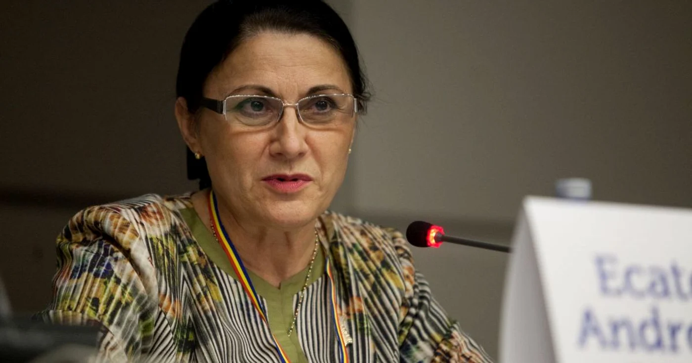 Ministrul Educaţiei, Ecaterina Andronescu, susţine că absolvenţii de liceu care vor opta pentru bacalaureatul profesional vor primi acces pe piaţa muncii FOTO: Mediafax