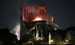 Notre Dame: istorie distrusă în timp real jpeg