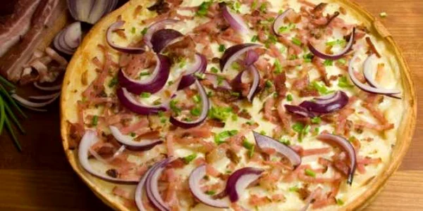 pizza cu sunca si ceapa