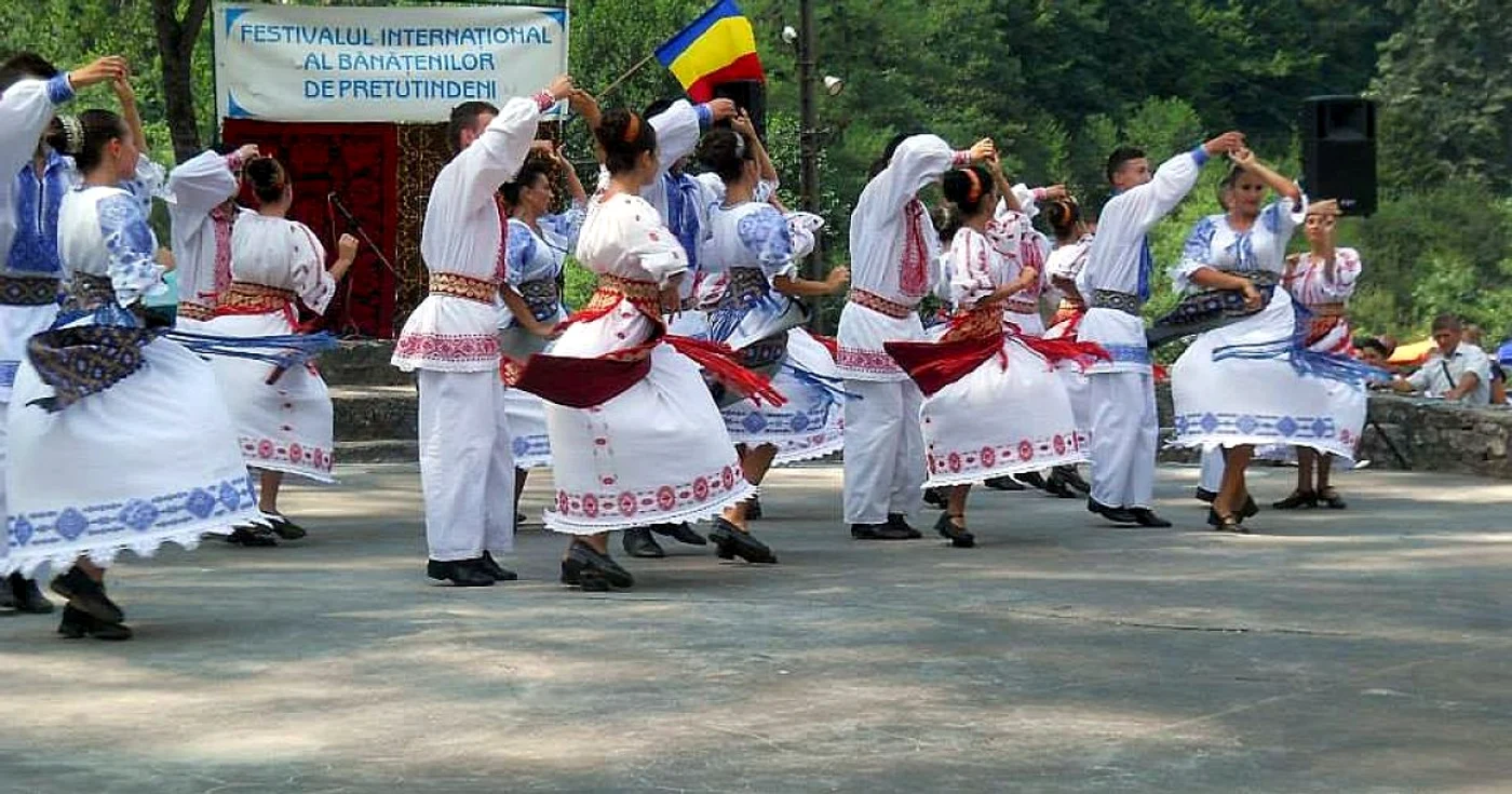 Ansamblul bănăţean, la lucru. FOTO: facebook.com/HoraBelintului