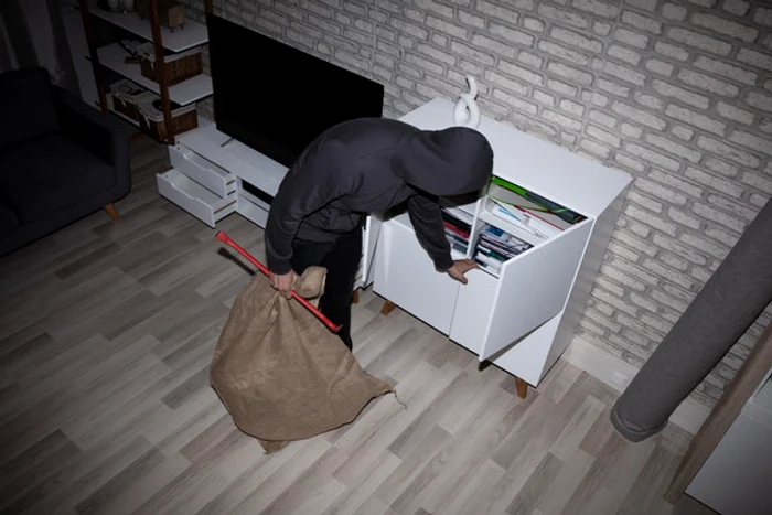 După o perioadă de filaj, poliţiştii i-au săltat pe infractori