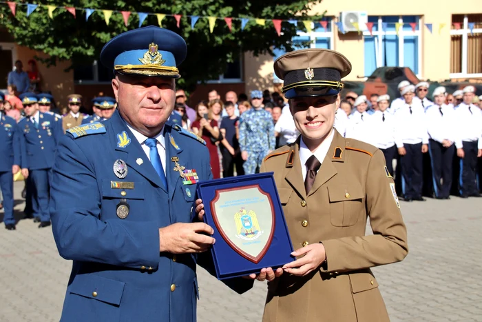 Emilia a primit placheta de onoare FOTO Colegiul Militar Mihai Viteazul