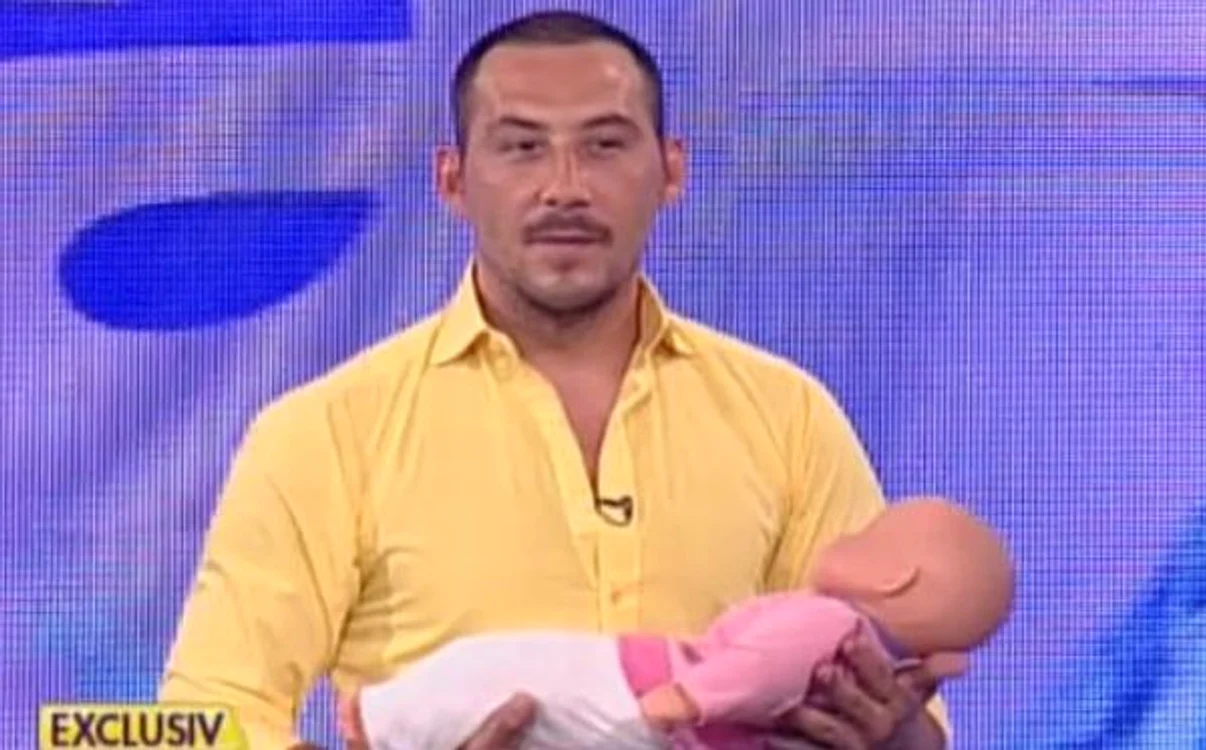 
    Ştefan Stan a ştiut ce trebuie să-i facă unui bebeluş pentru a-l linişti  foto: captură Antena Stars  