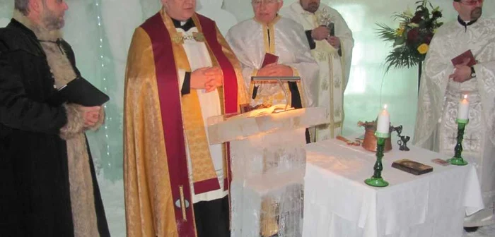 Doi englezi se casatoresc la biserica de gheata de 17 februarie - Foto Arhiva Adevărul