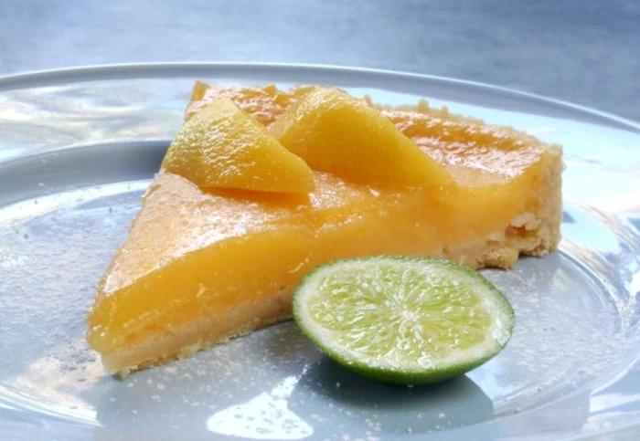 Cum să refuzi o porţie de tartă cu lămâie? Nu este greu de preparat, dar e un adevărat festin culinar.