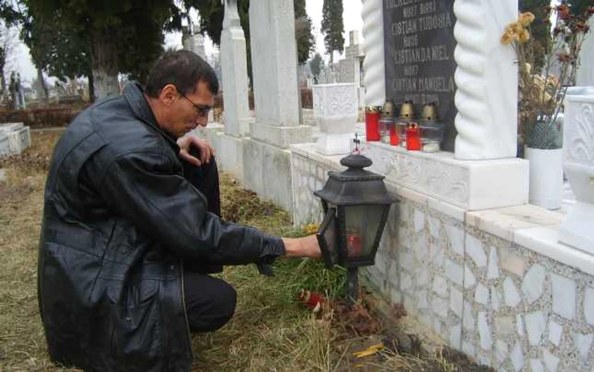 Daniel Cistian a făcut parastas de şapte ani celor două victime Foto.Ionuţ Bârzan