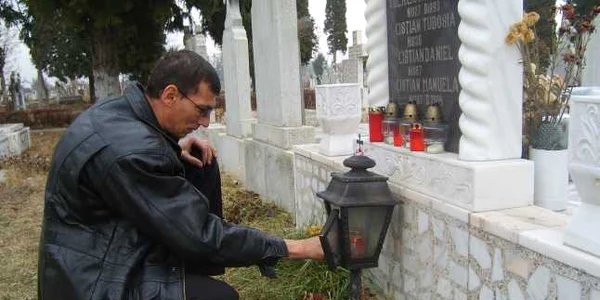 Daniel Cistian a făcut parastas de şapte ani celor două victime Foto.Ionuţ Bârzan
