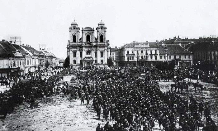 Intrarea Armatei Române în Timișoara (foto: Muzeul Național al Banatului) 