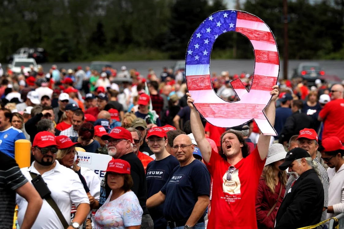 Conspirația QAnon a luat amploare în timpul mandatului lui Donald Trump FOTO SHUTTERSTOCK