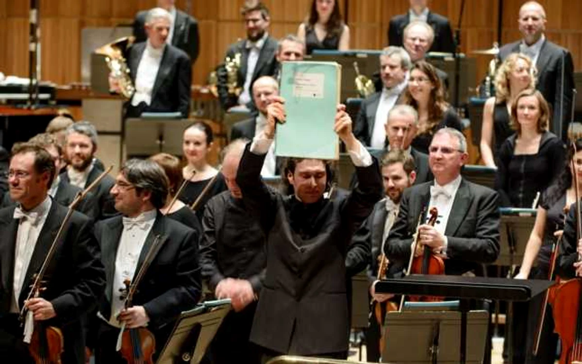 Dirijorul Vladimir Jurowski  promovează muzica lui Enescu în lume             FOTO: Festival George Enescu