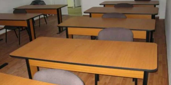 Zeci de clase au rămas neocupate