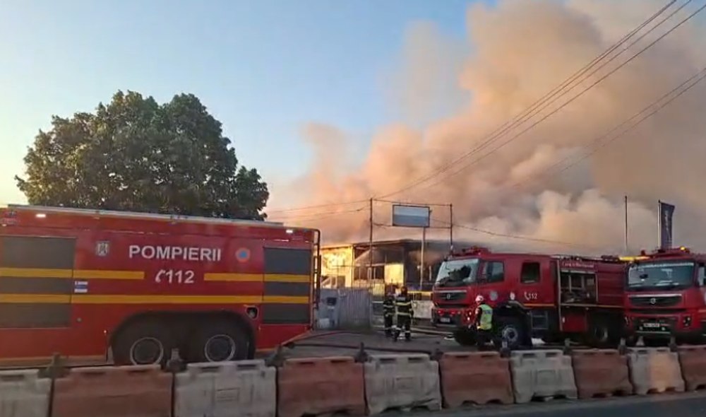 Incendiu la un depozit de cauciucuri din Bragadiru. A fost emis mesaj RO-Alert
