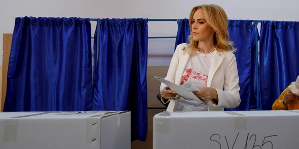Gabriela Firea la vot. FOTO Inquam Photos / Octav Ganea