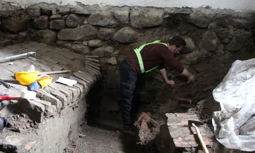 Descoperiri arheologice în Turnul Dogarilor din cetatea medievală Bistrița (© Complexul Muzeal Bistrița-Năsăud)