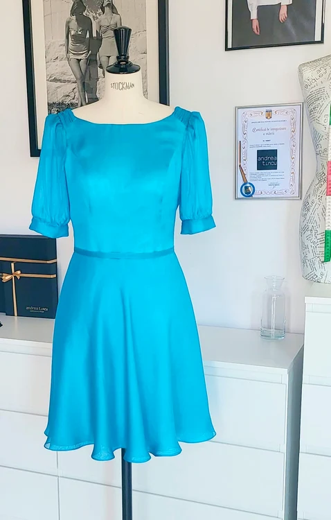 Carmen Iohannis rochie turcoaz Andreea Tincu in Germania (1) jpg