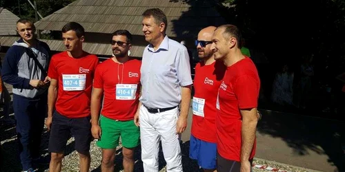 klaus iohannis la maratonul caritabil de la Sibiu foto remona gaina