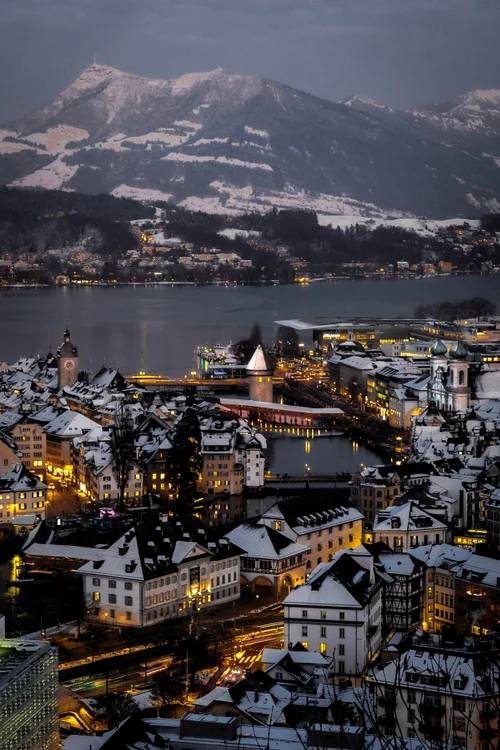 Iarna la poalele Alpilor este un anotimp rupt din povești. FOTO: Shutterstock