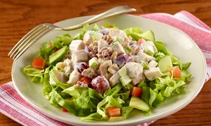 Salata de pui cu mere si nuci jpeg