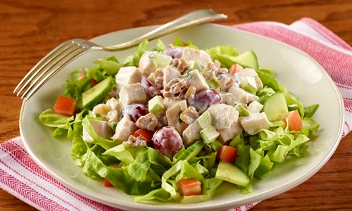 Salata de pui cu mere si nuci jpeg