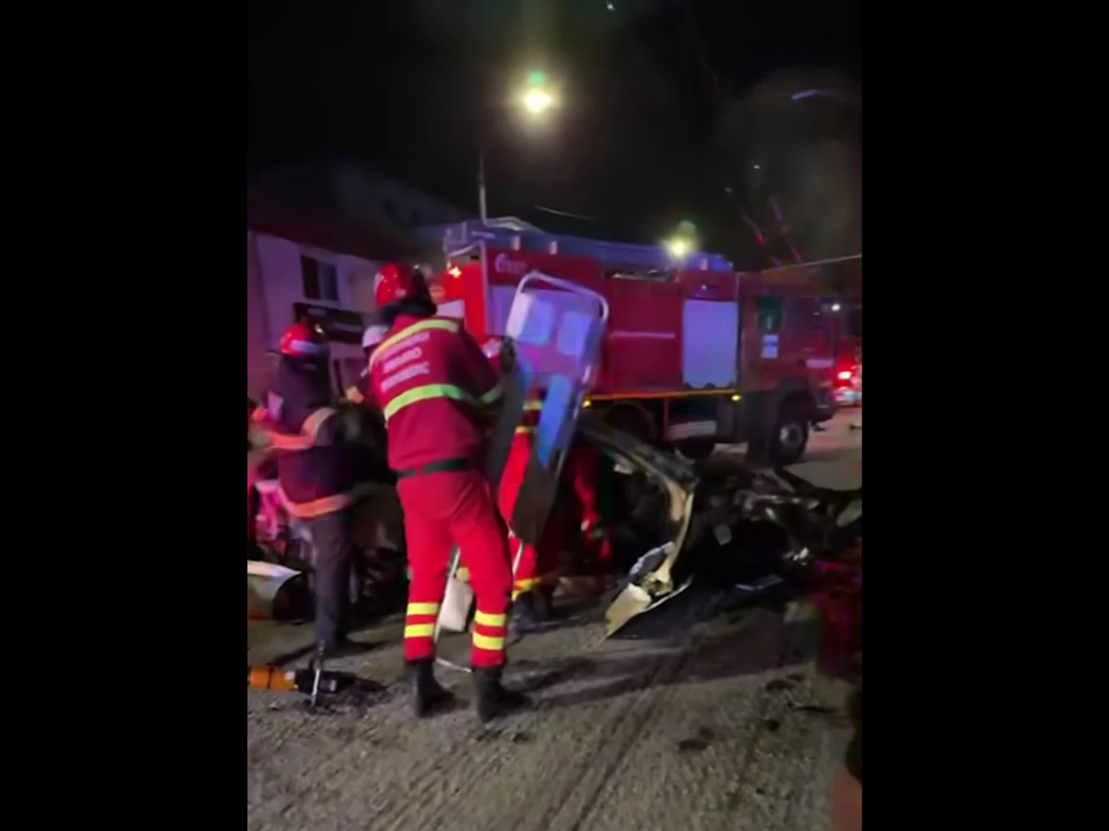 Accident grav cu două victime pe un bulevard din Târgu Jiu. Ambii bărbați din autoturism neagă că ar fi fost la volan