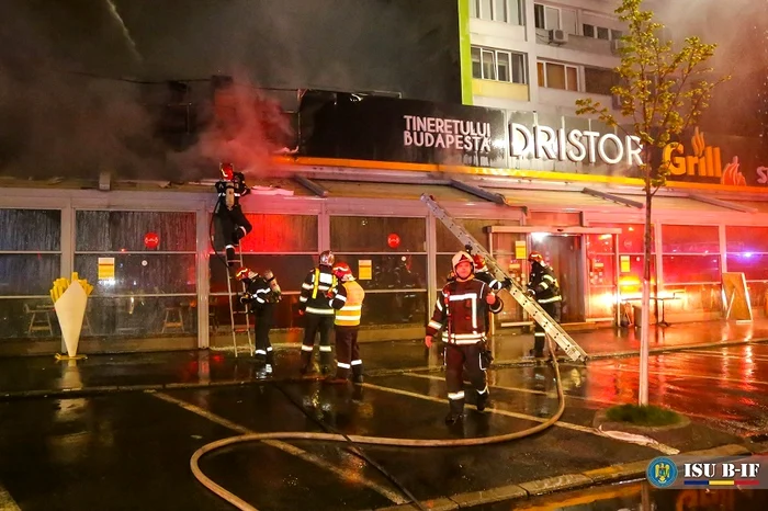 
    Un puternic incendiu a izbucnit miercuri dimibeaţă la un restaurant Dristor Kebap situat pe Bulevardul Dimitrie Cantemirfoto: ISU-BIF  