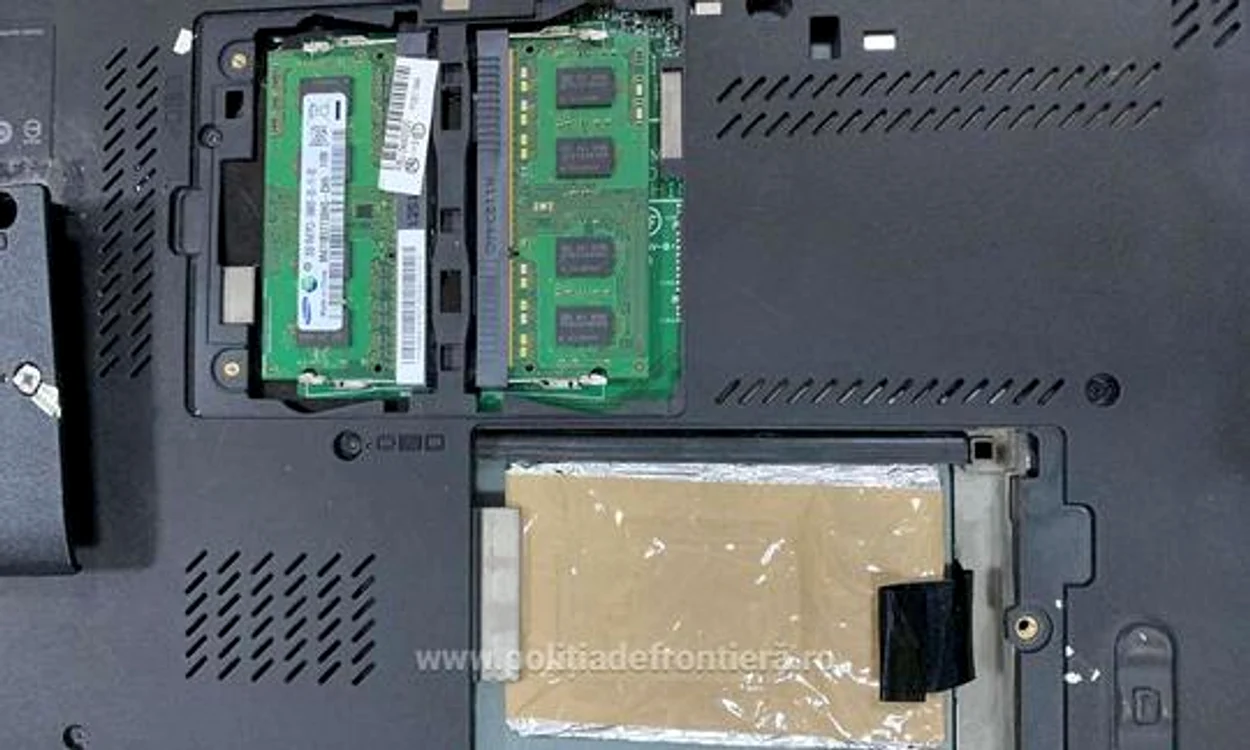 Bărbatul ascunsese o parte dintre monede și lingouri în laptop