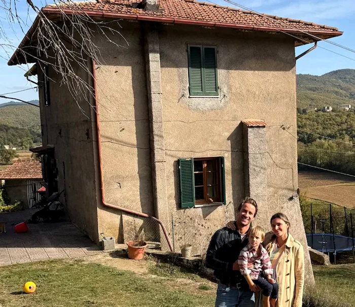 Familia de britani care se mută din Italia FOTO: Annabel Fenwick Elliott