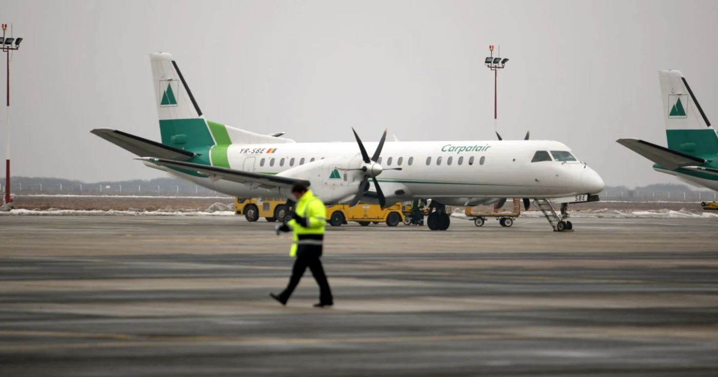 Avion Carpatair la sol