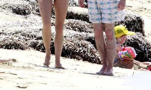 sienna miller bikini 2 hepta 2081578 jpeg