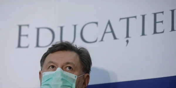 Ministru educatie Sorin Mihai Cimpeanu  ministru sanatate Alexandru Rafila conferinta presa la sediul ministerului Educaţiei vineri 14 ianuarie 2022 FOTO Inquam Photos / George Călin