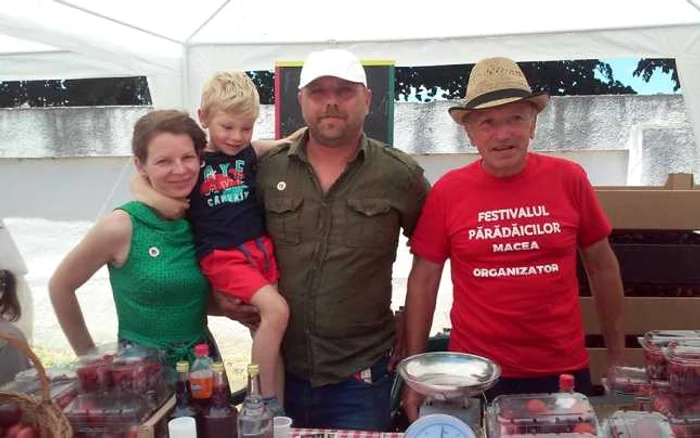 Familia Don deţine o livadă de cinci hectare Foto Claudia Untaru