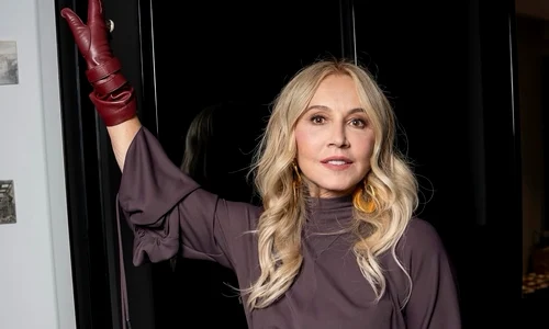 Anastasia Soare   Facebook (4) jpg