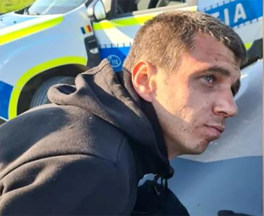 Deţinutul a fost încătuşat de poliţişti FOTO Ziuadevest.ro