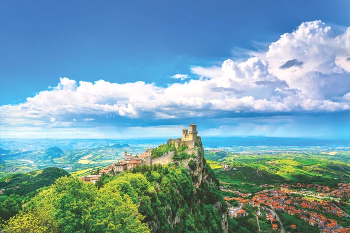 Guaita este cel mai vechi și mai cunoscut dintre cele trei turnuri de pe Monte Titano