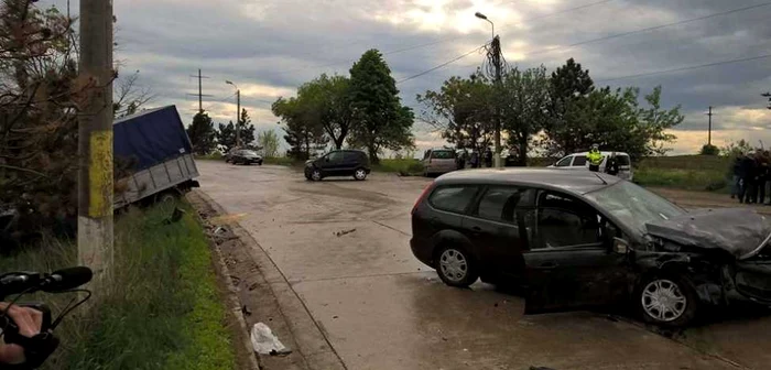 Accident cu patru răniţi produs la Siret. FOTO ISU Suceava