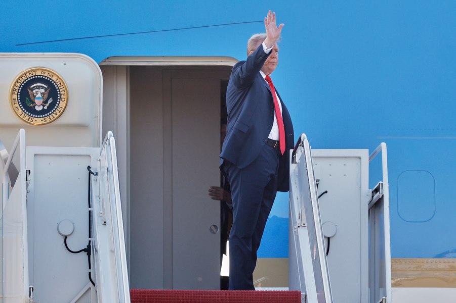 Obiceiurile bizare ale lui Donald Trump. Mărturia unei jurnaliste: „Nu vrei să fii la bordul Air Force One”
